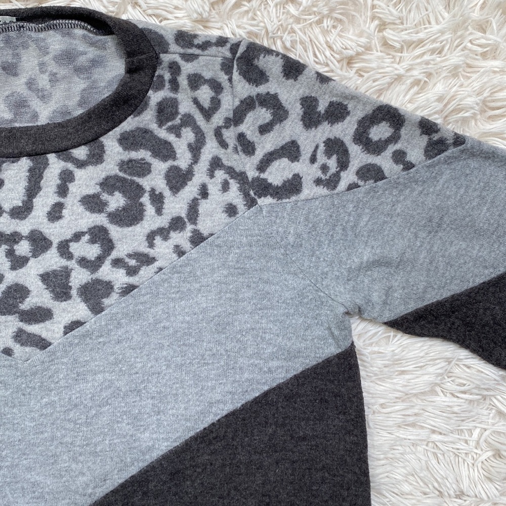 Staccato Color Block Leopard Hacci Top ๐ Gray - Picture 6 of 10